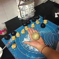 广式豆沙蛋黄月饼的做法图解6