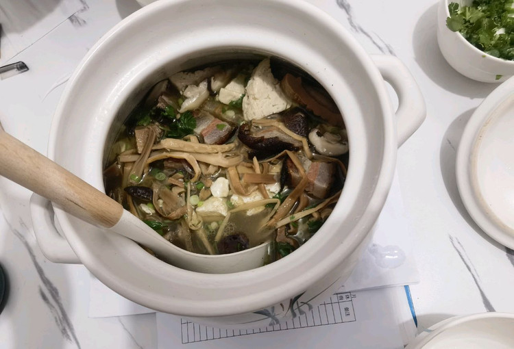 香菇豆腐排骨汤的做法