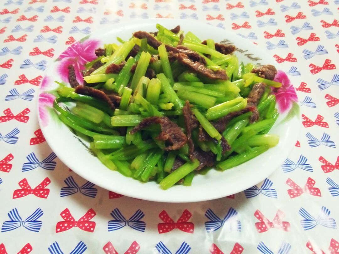 芹菜炒牛肉