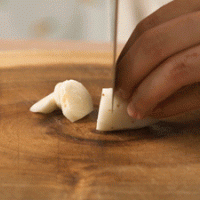 沙姜菌菇素鸡煲 | 味浓汁厚的做法图解1