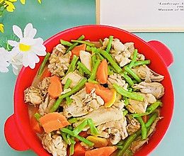 #米饭最强CP#豇豆胡萝卜烧鸡的做法