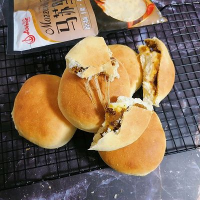 南瓜豆沙馅儿还拉丝的餐包