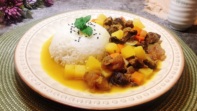 用料咖喱土豆牛肉飯的做法咖喱土豆牛肉飯的烹飪技巧做菜好吃都有技巧