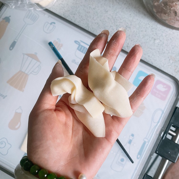 鲜肉羊肚菌火腿馄饨的做法