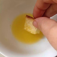 蛋奶吐司布丁～简单美味的做法图解2
