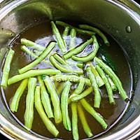 瘦肉煮豆角叶的做法图解6