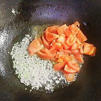 #快手又营养，我家的冬日必备菜品#西红柿鸡蛋蝴蝶面的做法图解5