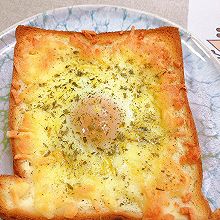 早餐～培根芝士太阳蛋烤吐司