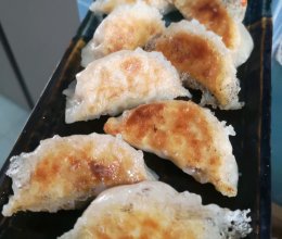 #憋在家里吃什么#胡萝卜冬菇猪肉饺的做法