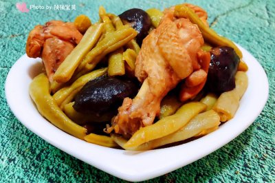 豆角焖香菇鸡翅根