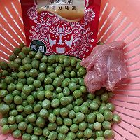 榨菜豌豆瘦肉丁——乌江榨菜的做法图解1