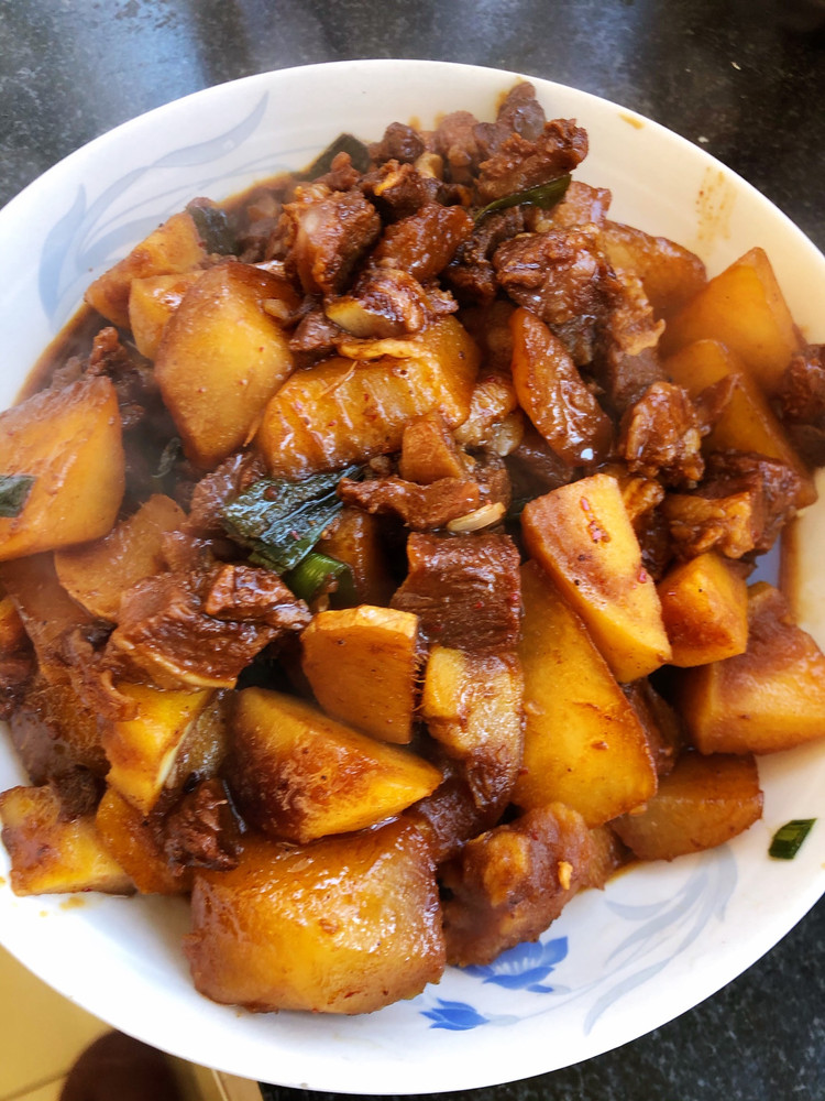 土豆白萝卜炖牛肉的做法