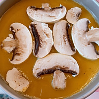 口蘑烤蛋饼#硬核菜谱制作人#的做法图解4