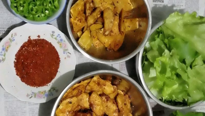 生菜鸡柳青椒卷