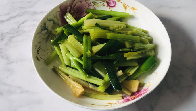 素炒香芹蒜苗