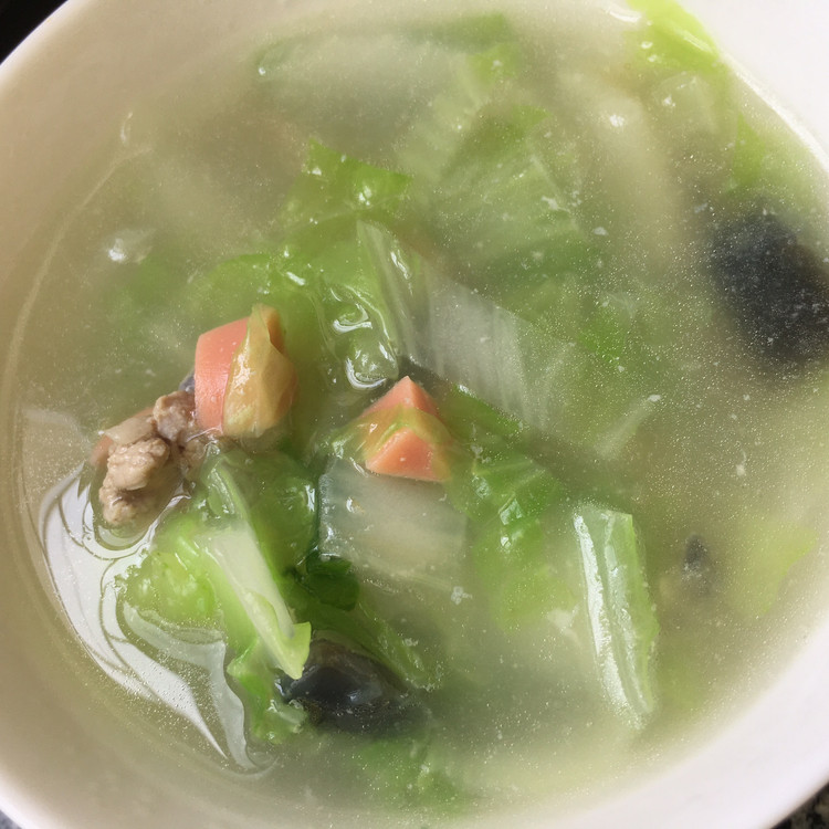 皮蛋大白菜汤的做法