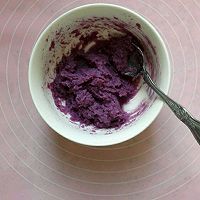 健康低卡的紫薯鲜奶水晶汤圆的做法图解1
