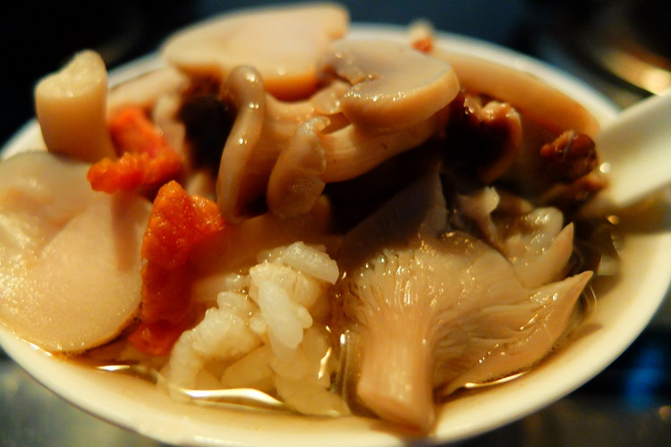 腊香菌菇汤的做法