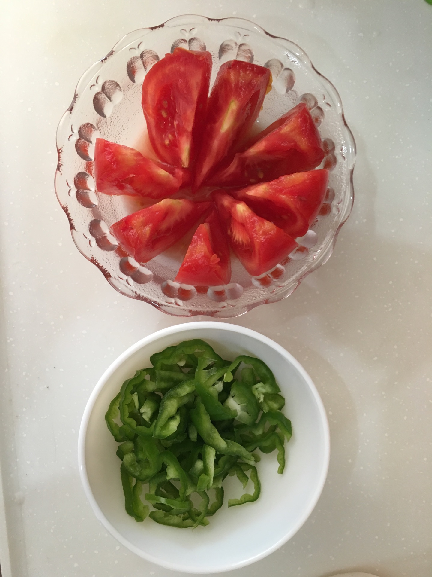 西红柿炒青椒怎么做_西红柿炒青椒的做法_豆果美食