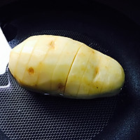 咸蛋黄芝士焗土豆泥的做法图解2