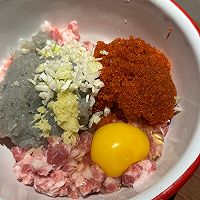 五彩鱼籽虾仁饺的做法图解1