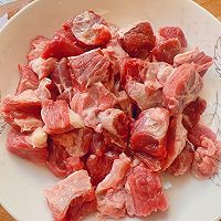 土豆炖牛腩的做法图解1