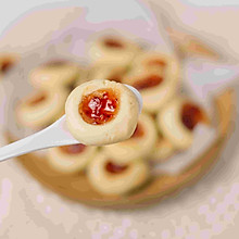 草莓酱小饼干