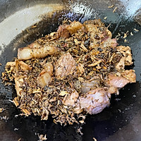跟我做当地的梅干菜烧肉的做法图解11