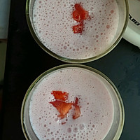 丝滑草莓奶昔的做法图解6