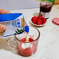 #蓓妮妈妈美味#草莓酸奶的做法图解3