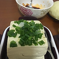 超简单下饭菜：电饭锅葱香蒸豆腐的做法图解3