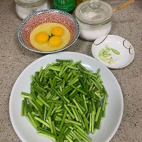 #以美食的名义说爱她#蒜苔炒鸡蛋的做法图解1