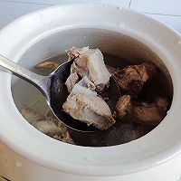 白萝卜炖猪脊骨的做法图解3
