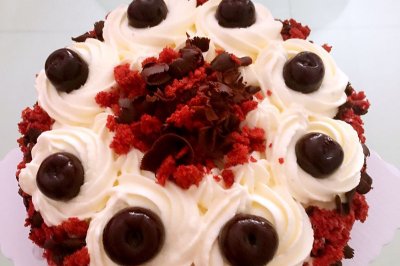 红丝绒黑森林蛋糕