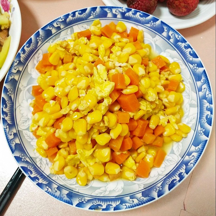 简单营养低卡低脂的家常小炒玉米胡萝卜炒蛋的做法