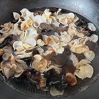 #珍选捞汁 健康轻食季#清清爽爽的捞汁双耳的做法图解2