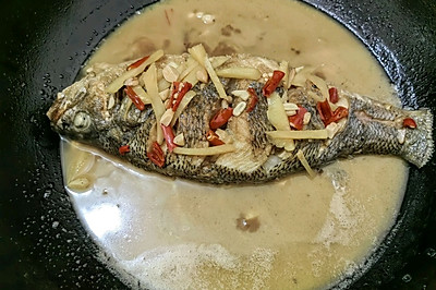 红烧鲈鱼