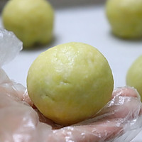 #巨下饭的家常菜#蛋黄酥：真酥掉渣，猪油详解版！的做法图解18