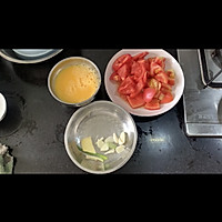 西红柿炒鸡蛋的做法图解1