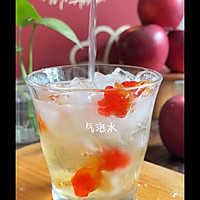 #皇后红玫瑰花式做法#大鱼海棠气泡水的做法图解3