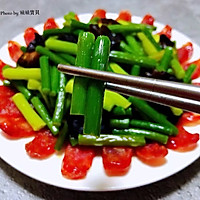 #味达美名厨福气汁，新春添口福#蒜苔木耳炒腊肠的做法图解12