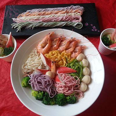 五彩蔬菜鲜虾鱼丸面