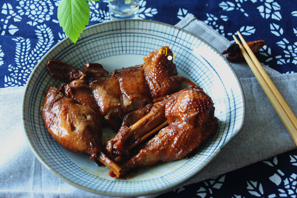 五香酱油鸭：香酥入味的鸭子