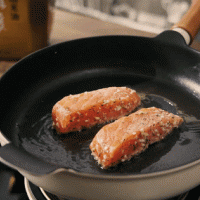 不敢吃生三文鱼，试试这样蒜香味美的做法——蒜香煎三文鱼的做法图解7