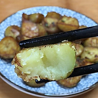 香香辣辣孜然小土豆，材料方便制作简单，外层酥脆，内里沙软。的做法图解8
