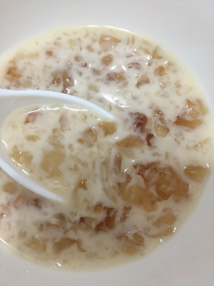 椰奶燉桃胶的做法
