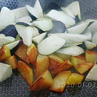 蒜香茄茄茄土豆的做法图解3