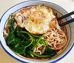 山胡椒鸡蛋面的做法