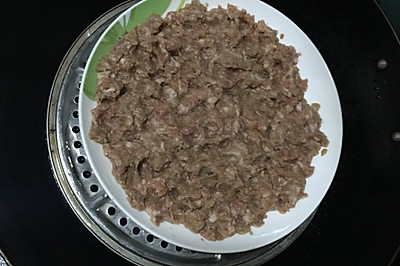 萝卜干蒸肉饼