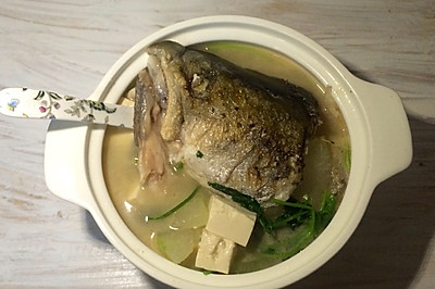 豆腐三文鱼头汤